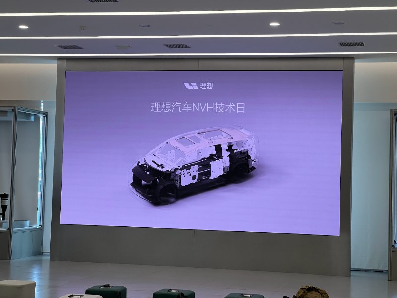 今天来参加理想 NVH 技术日，该说不说 MEGA 和 L 系列的 NVH 都做得很不错，尤其是 MEGA，无论是哪个速度区间都相当安静。配图