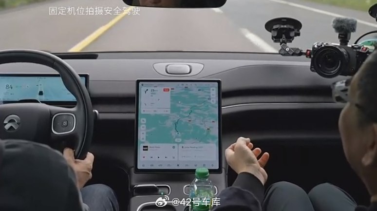 李斌表示用直播、短视频的方式传播比用文字轻松很多。配图