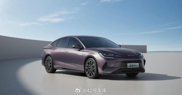比亚迪海豹 DM-i 版本将于第三季度上市，售价区间为 18 - 25 万元。配图