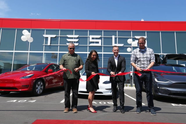 Vancouver Island’s first Tesla service centre opens in Langford配图
