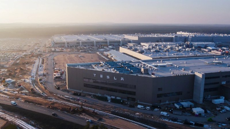 特斯拉计划在柏林超级工厂新建厂房和铁路枢纽配图