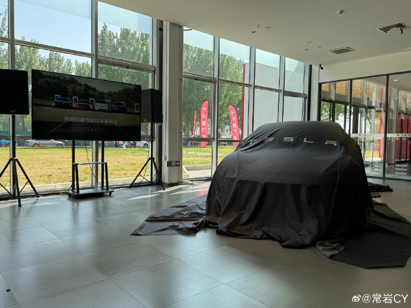 特斯拉即将在国内首秀全新 Model 3 Performance。配图