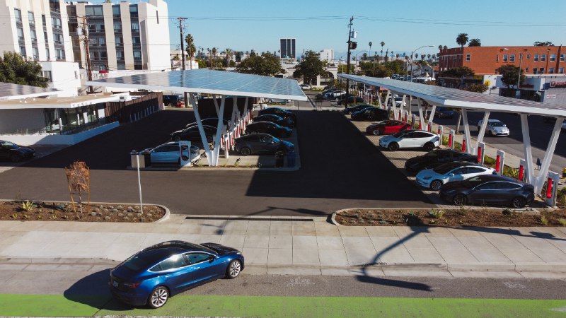 Re Supercharging powered by the sun: 34.9 million views https://twitter.com/Tesla/status/1605590368841388033?s=20配圖