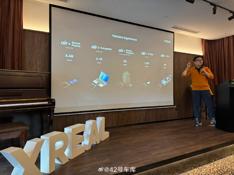 AR 眼镜即便有 AR 的内容，也有 AR 的能力，但是没有泛娱乐类的内容，消费者不会买账。配图