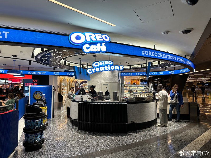 在机场发现了世界第一家开在机场的奥利奥咖啡店。配图
