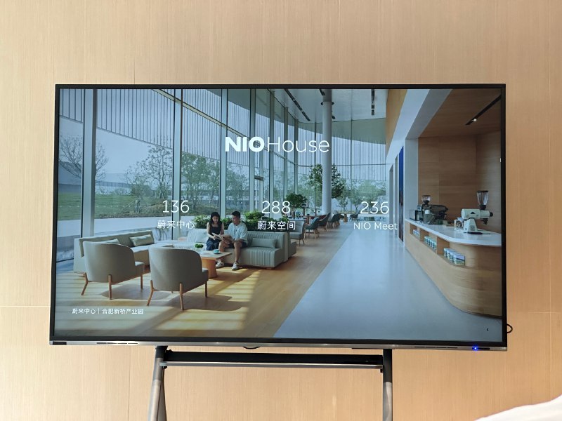 蔚来的销售门店以及补能体系数据。配图