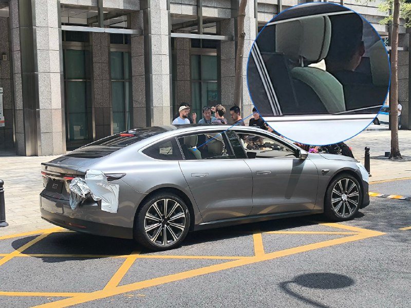 这街拍看着不错，造型豪华感提升了，不知道二排沙发怎么样，这是有电视了？配图