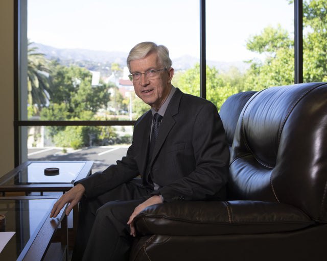 Tech Billionaire Dan O’Dowd owns 5 Teslas. He’s also waging a war against the company配图