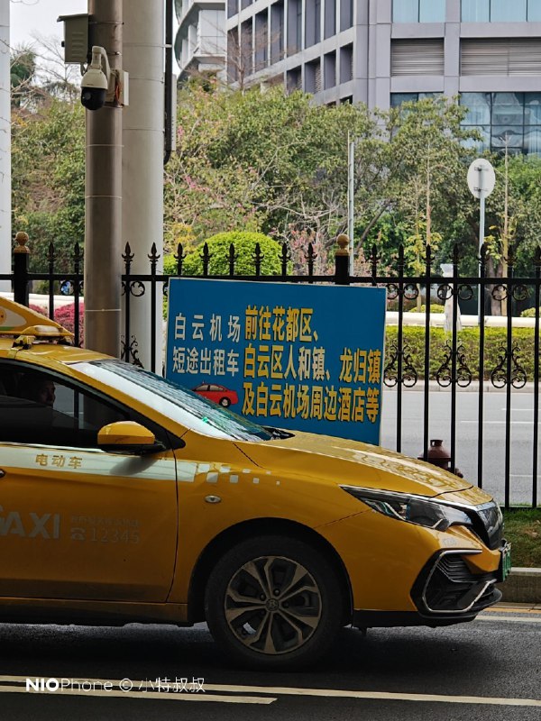 真不错，广州白云机场的的士车分为长/短途。配图