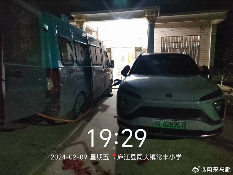 说实话，春节的街头基本上已经没有什么人了，连外卖、网约车都少了太多了。这个时候蔚来的服务还在继续着，点个赞。 #新能源汽车##42how#配图