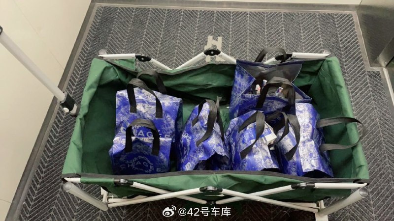 网球奥运冠军郑钦文是霸王茶姬的代言人？那必须支持一下！感谢大老板@42号车库-大吉 请全公司喝奶茶[二哈]配图
