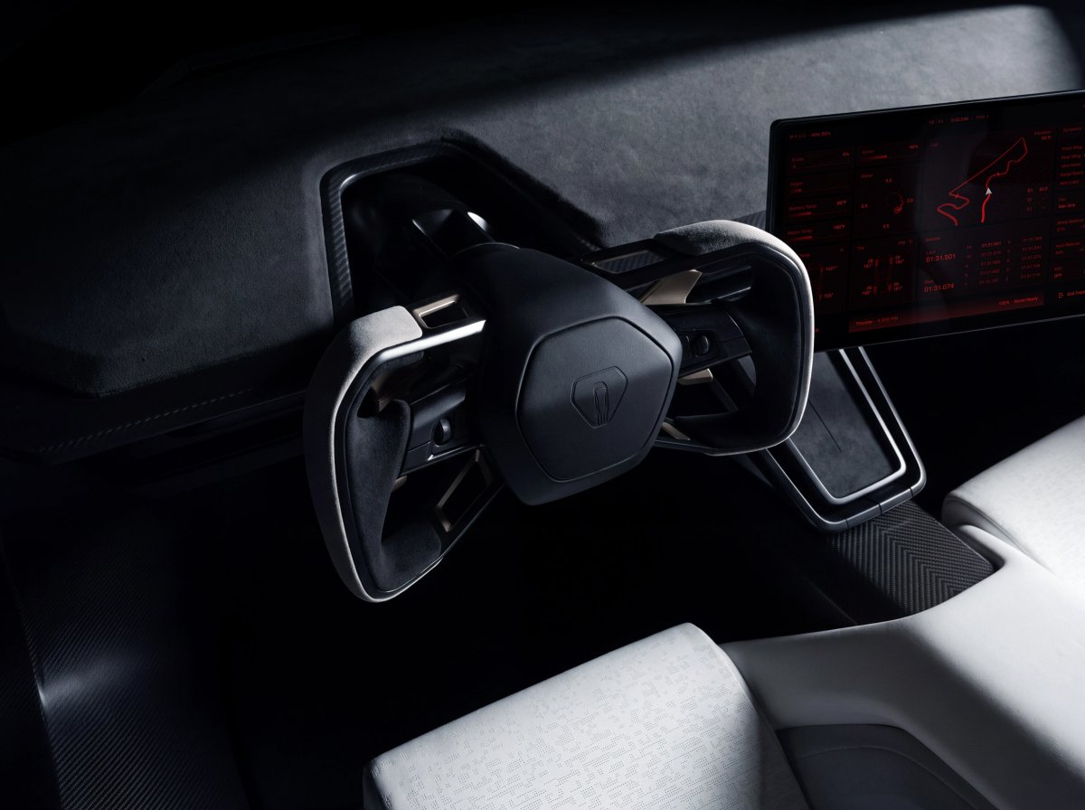 特斯拉首席设计师称新 Roadster 仅获有限版 FSD，设计定位与低产量成主因配图