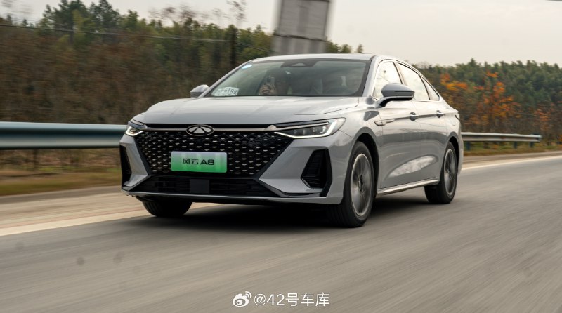 这次奇瑞风云 A8 让我比较惊喜的是它开起来的质感，这个主要来自两方面，一个是动力性，还有一个就是底盘。配图