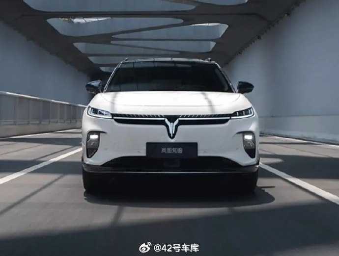 岚图的最新纯电 SUV 知音将搭载 AR-HUD。配图