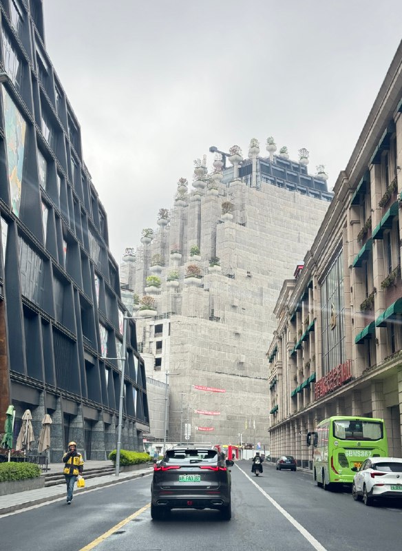 这建筑风格，真的绝了，哈哈！ 上海·大洋晶典·天安千树一期配图
