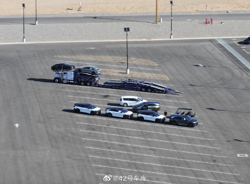 Lucid 的第二款车 Gravity 被拍到已经开始批量生产了，坐标自家工厂 Casa Grande。配图
