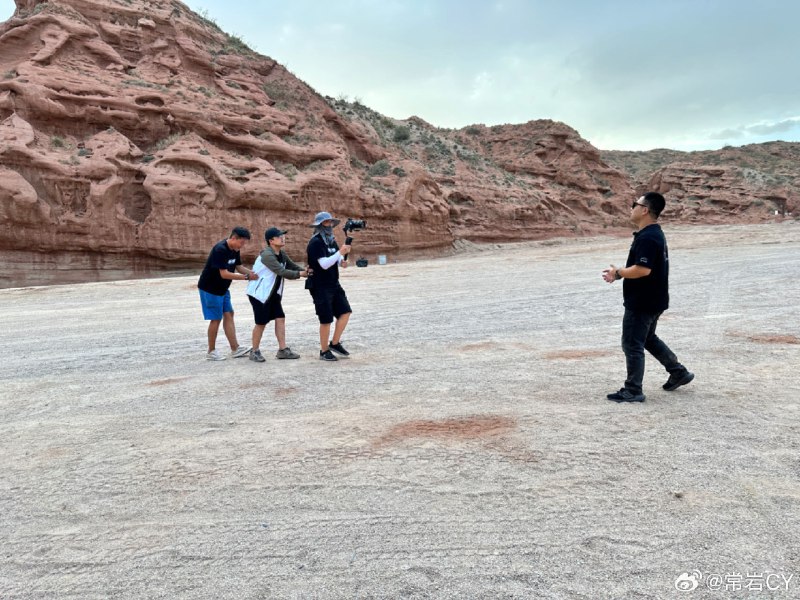 虽然我们超级充电站在纯电动车跑长途这件事情上已经很野了……配图