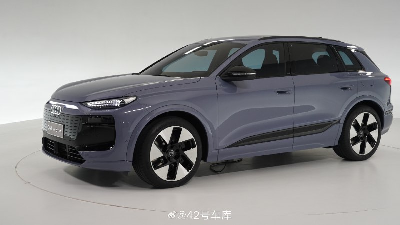 會發光的奧迪車標你見過嗎？奧迪 Q6L e-tron 終於亮相了！配圖