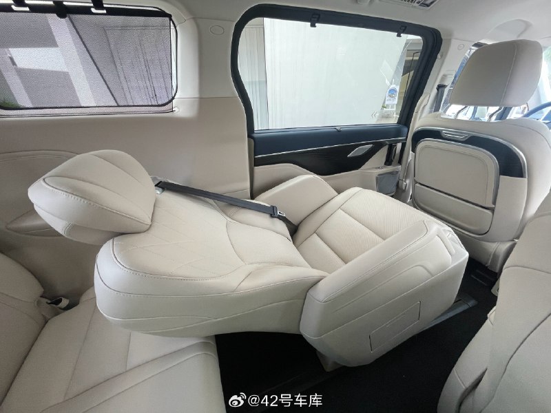 魏牌高山 DHT-PHEV 在车内舒适性配置上：配图