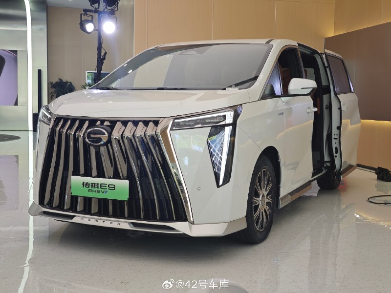 来看看 24 款广汽传祺 E9 PHEV。配图