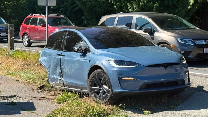 文章梳理 Model X 事故中断成两截配图