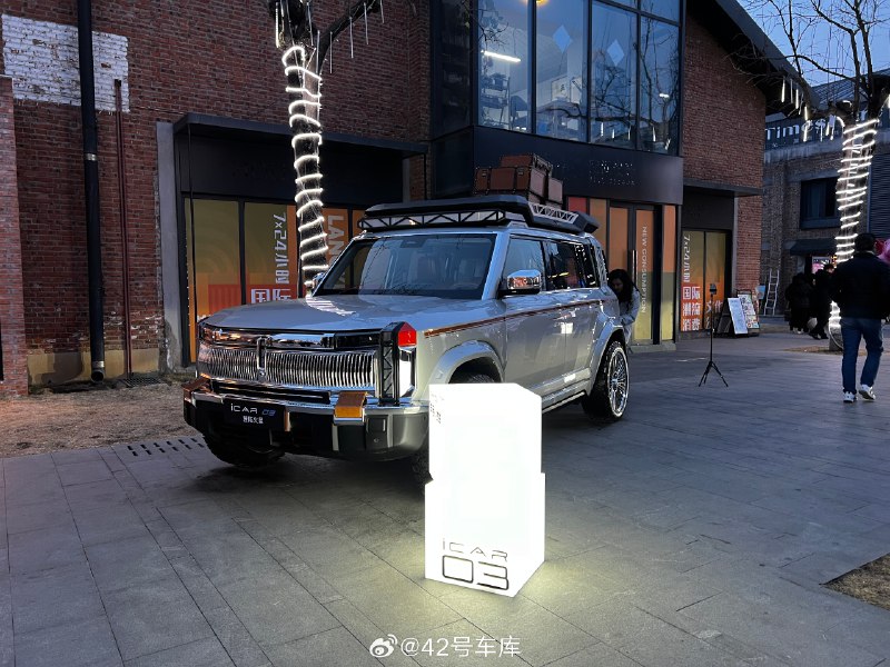 来参加 iCAR 03 发布会，门口摆了好几台潮改的车型，大家觉得哪台最好看？配图