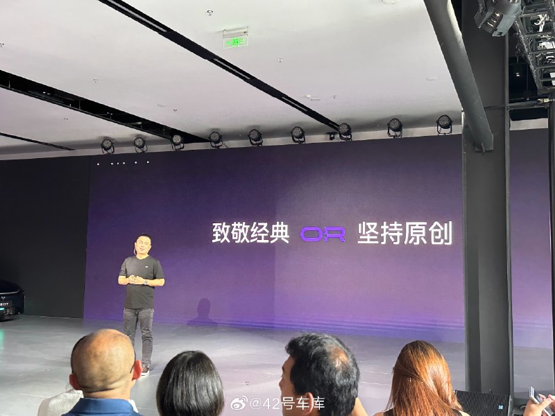 极越表示极越 07 会是未来 20 年最好看的轿车。配图