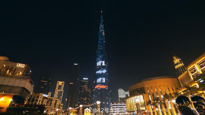 smart 在迪拜哈利法塔举办了品牌发布会，精灵 1 号和精灵 3 号在迪拜上市了。配图