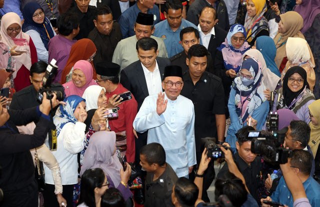 Anwar to meet Elon Musk to discuss further investments in Malaysia配图