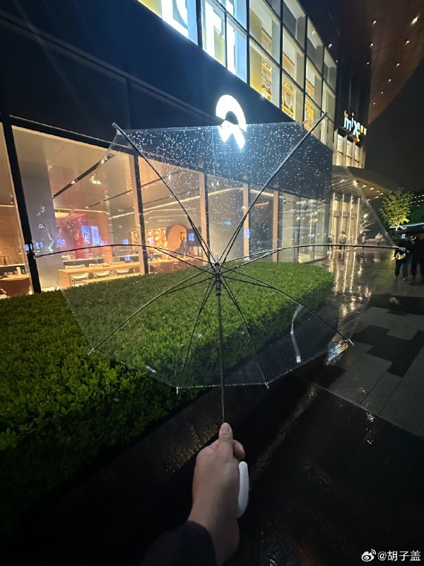 对蔚来这个公司的感觉就是有温度，无论他们的产品还是人。配图