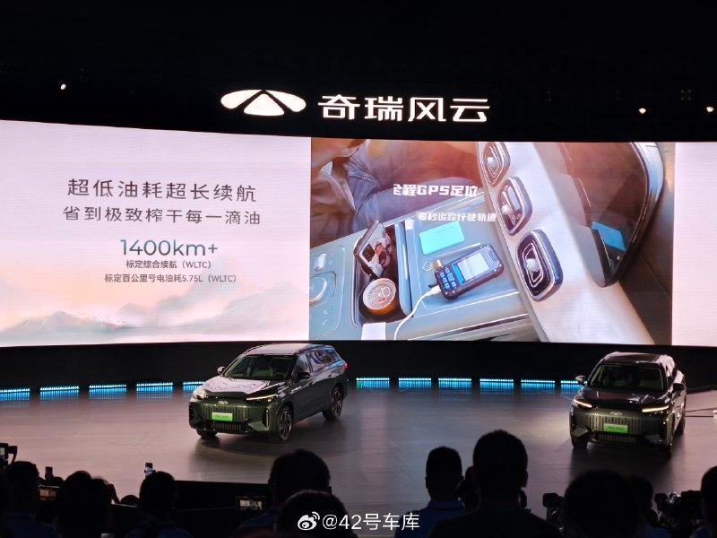 奇瑞风云 T10 挑战吉尼斯纪录，驾驶插电混动 SUV 满油满电零补能行驶最远距离，全程还有吉尼斯世界纪录认证官公证。配图