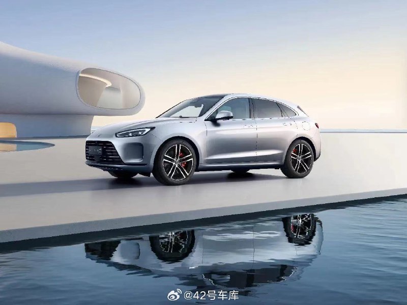 AITO 问界 M5 标准版上市。配图