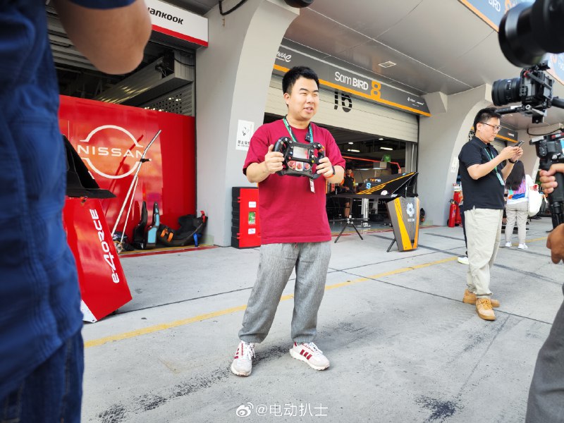 这方向盘比一辆车都贵[doge]配图