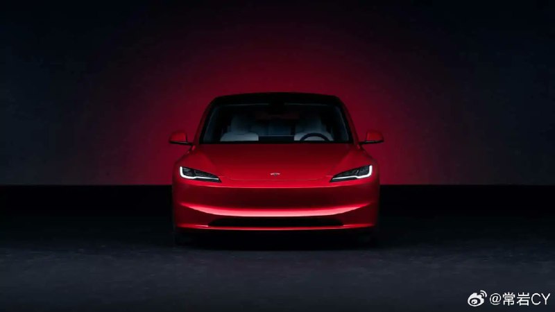 海外网友又曝光了一组高清的Model 3 Highland 的实拍图，目前官网还未更新。配图