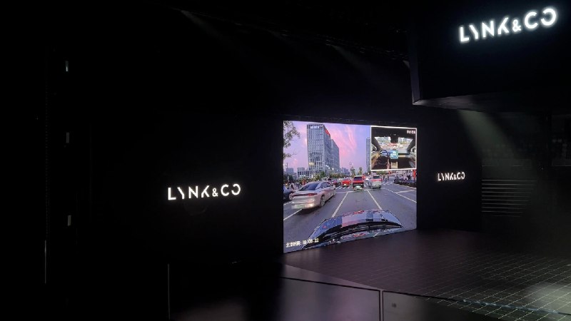 领克公布了一段 Z10 城市智驾挑战杭州晚高峰的视频配图
