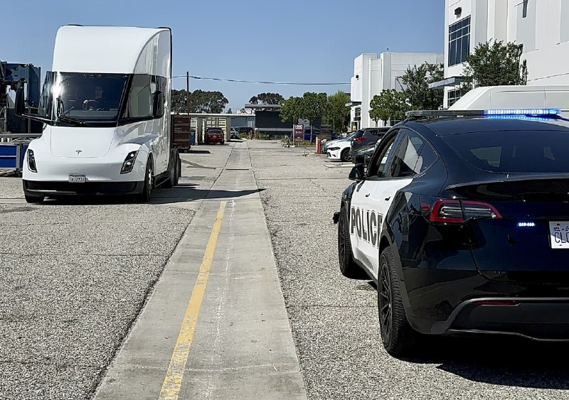Tesla Semi and Model Y Police car🔥配图