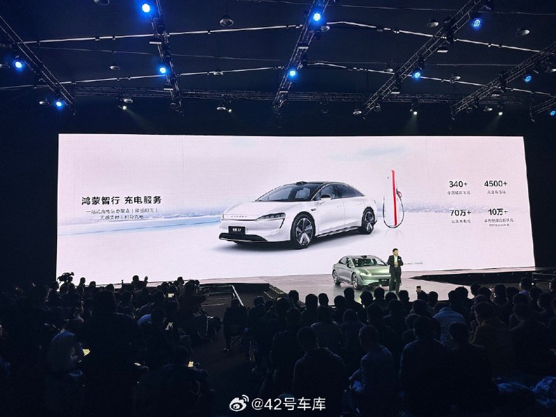 余承东表示：到 2024 年底，华为全液冷超快充将部署超过十万个。配图