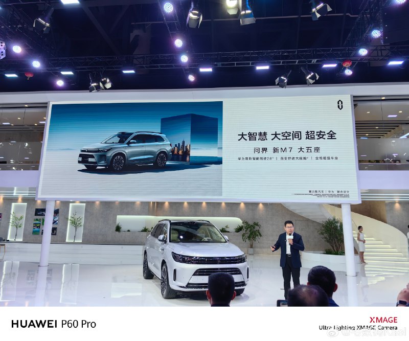 車頭設計上的改變，要比老款舒服不少。 #新能源汽車##42how#配圖