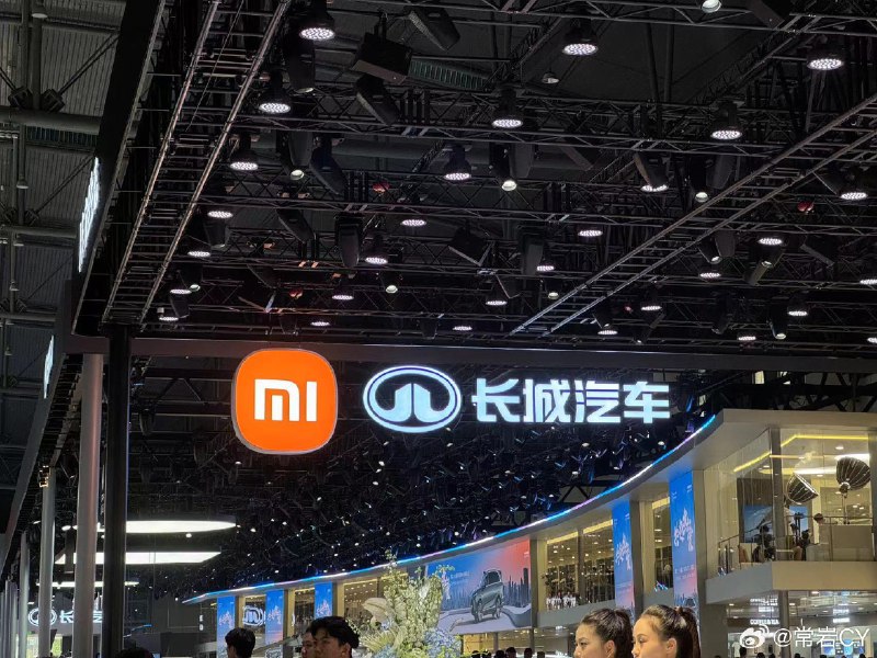 前方同事给我发来张图，我还以为两位军哥在一起了……配图
