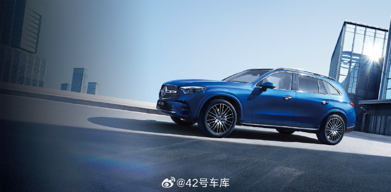 近期我们要进行一个针对奔驰 GLC 车型的有偿车主访谈活动，本次采访需要视频出镜，最好人在上海，感兴趣的车友可以将您的联系方式私信到我们的微博后台，我们会安排运营小伙伴与您联络。配图