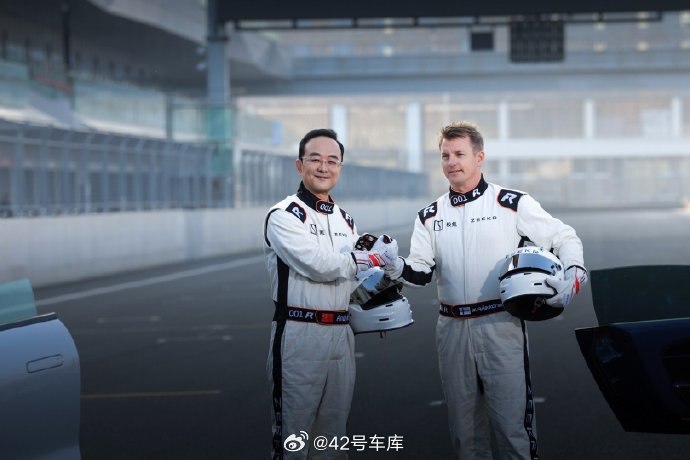 kimi 和聪聪的 001 FR 试驾图来了。配图