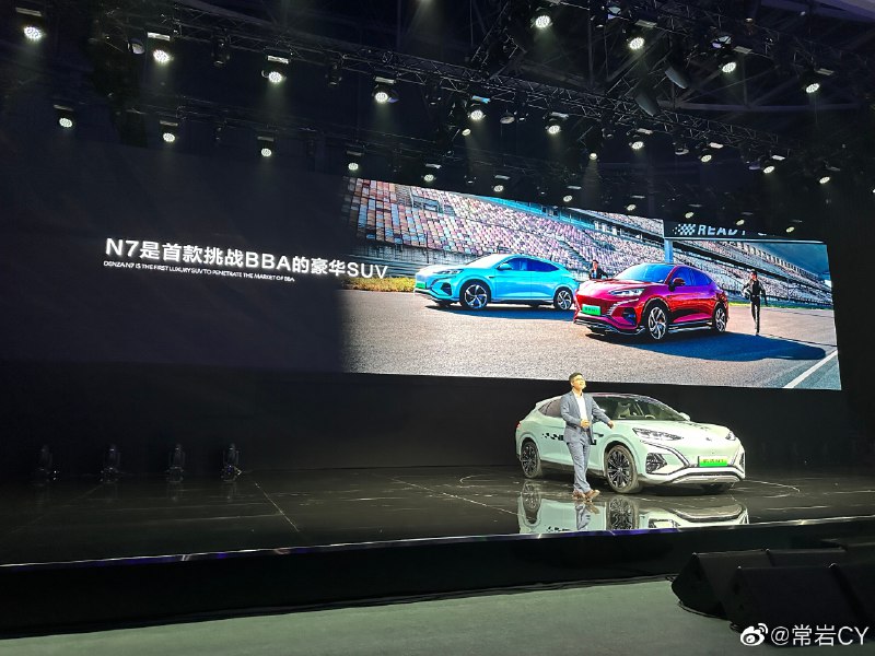 @趙長江V ：N7是首款挑戰BBA的豪華SUV。配圖