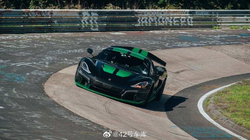 Rimac Nevera 在纽伯格林赛道以 20 秒的速度打破了由特斯拉 Model S Plaid 创造的电动汽车圈速记录。配图